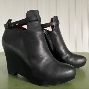 Elizabeth and James PERI Hidden Wedge Ankle Boots w Deco Straps in Black Leather